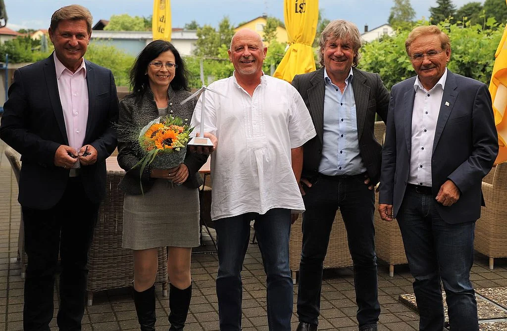 Foto von links: Rainer Ludwig (MdL), Birgitt Knoblauch, Klaus-Jürgen Pohl, Gottfried Obermair (Leiter LAK Energie Bayern), Hans Friedl (MdL)